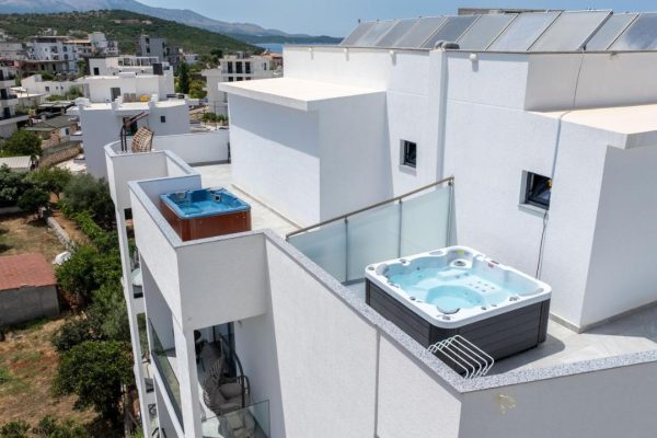 Duka's Hotel in Ksamil rooftop tubs