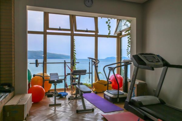 Hotel Liro Adults Only in Vlorë in the gym with a stunning view