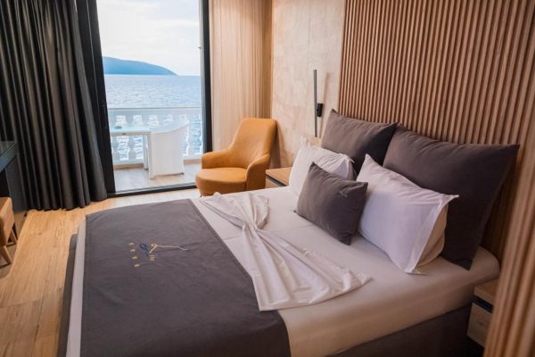 Hotel Liro Adults Only in Vlorë one of the masterbedrooms very modern