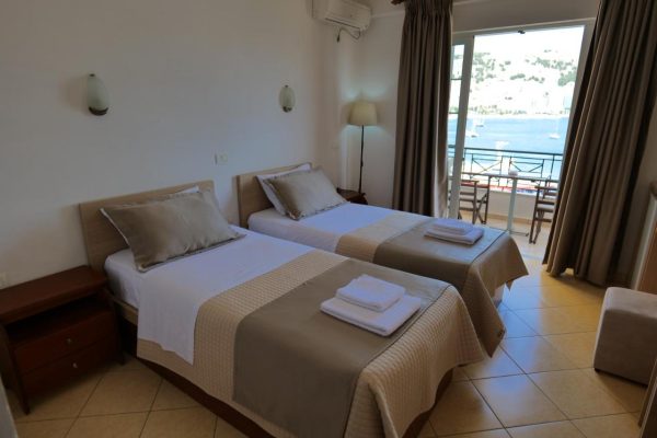 Hotel Mano in Sarande single bed room