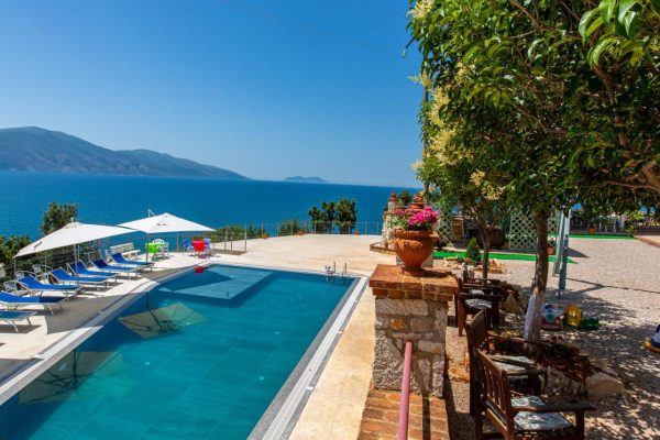 Hotel San Saena in Vlorë poolside view