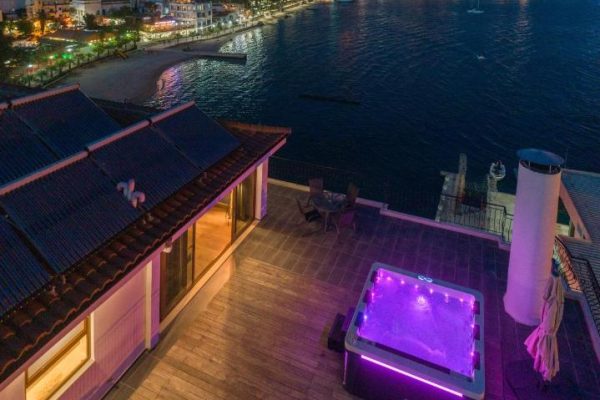 Palma City Hotel in Sarande hottub on the roof