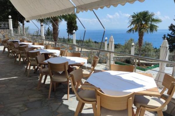 perivolos apartments in albania on the terrace where you can order a bit of food and drinks with a perfect view on the ocean