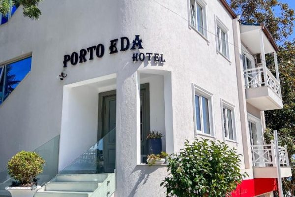 Porto Eda Hotel in Sarande the entrance of the hotel