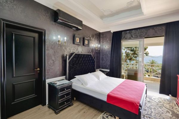 Porto Eda Hotel in Sarande the masterbedroom with a sea view balcony