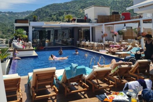 Regina City Hotel Spa in Vlorë at the rooftop pool