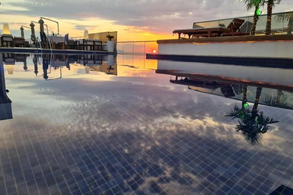 Regina City Hotel Spa in Vlorë rooftop pool view