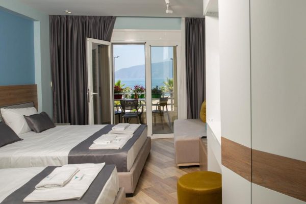 Veranda Boutique Hotel in Vlorë in the familyroom with seaside view