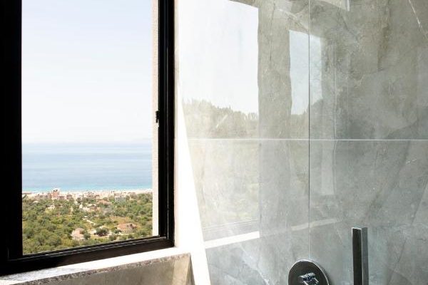 Wait N Sea in Himare shower view